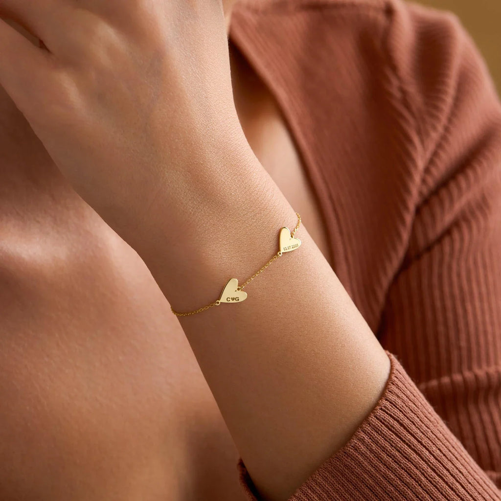 Pulsera personalizada grabada con forma de corazón