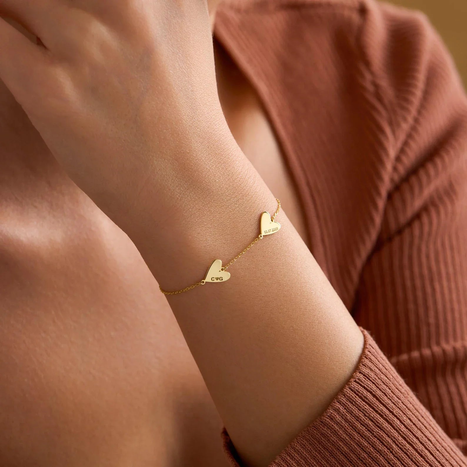 Pulsera personalizada grabada con forma de corazón