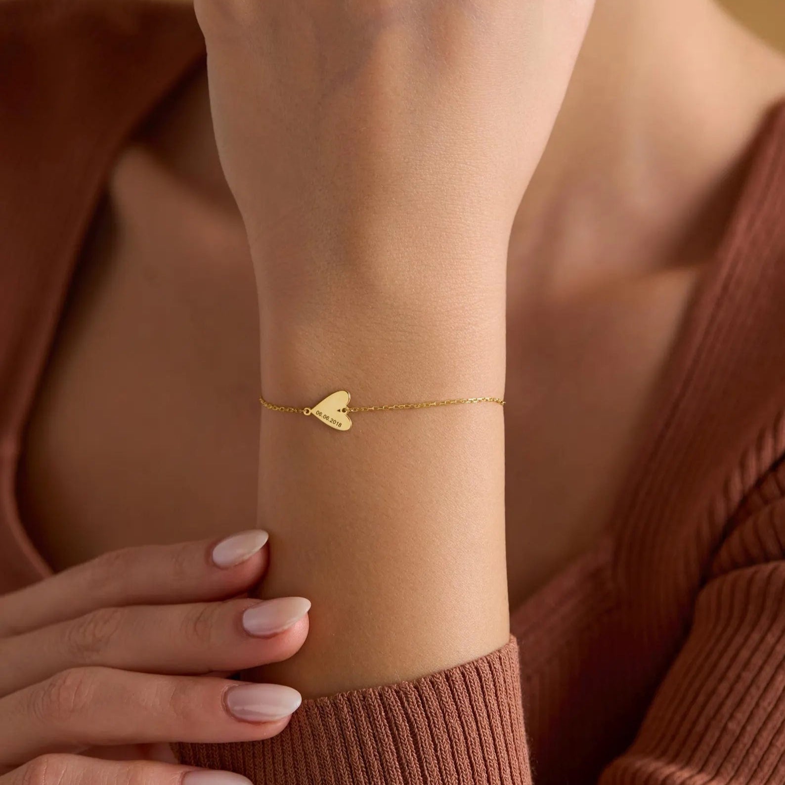Pulsera personalizada grabada con forma de corazón