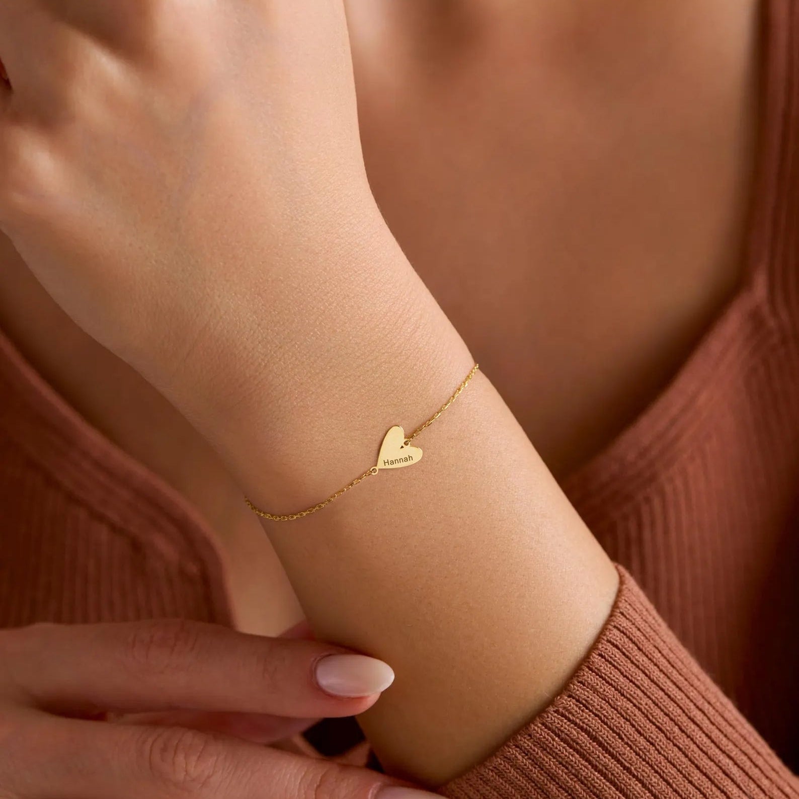 Pulsera personalizada grabada con forma de corazón