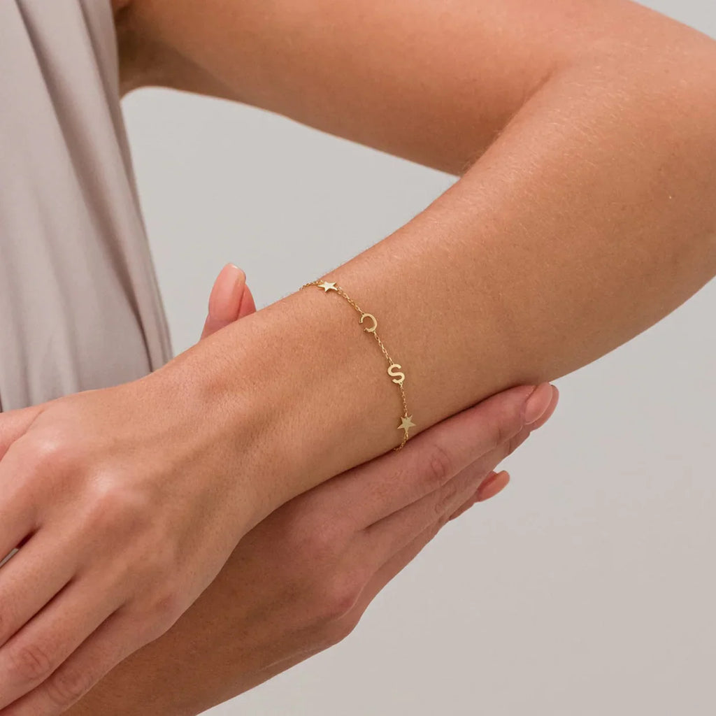 Pulsera personalizada con iniciales a los lados