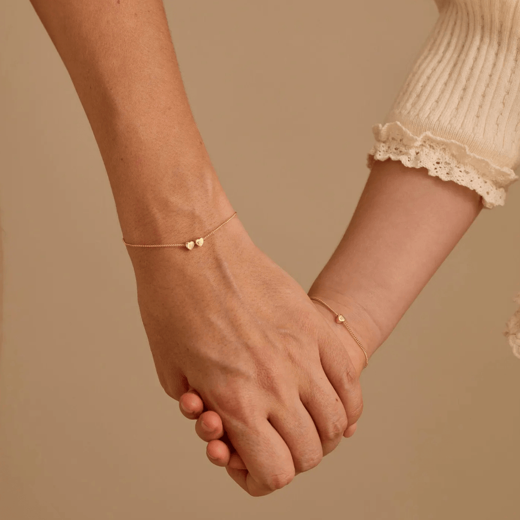 Pulsera personalizada con una inicial en forma de corazón