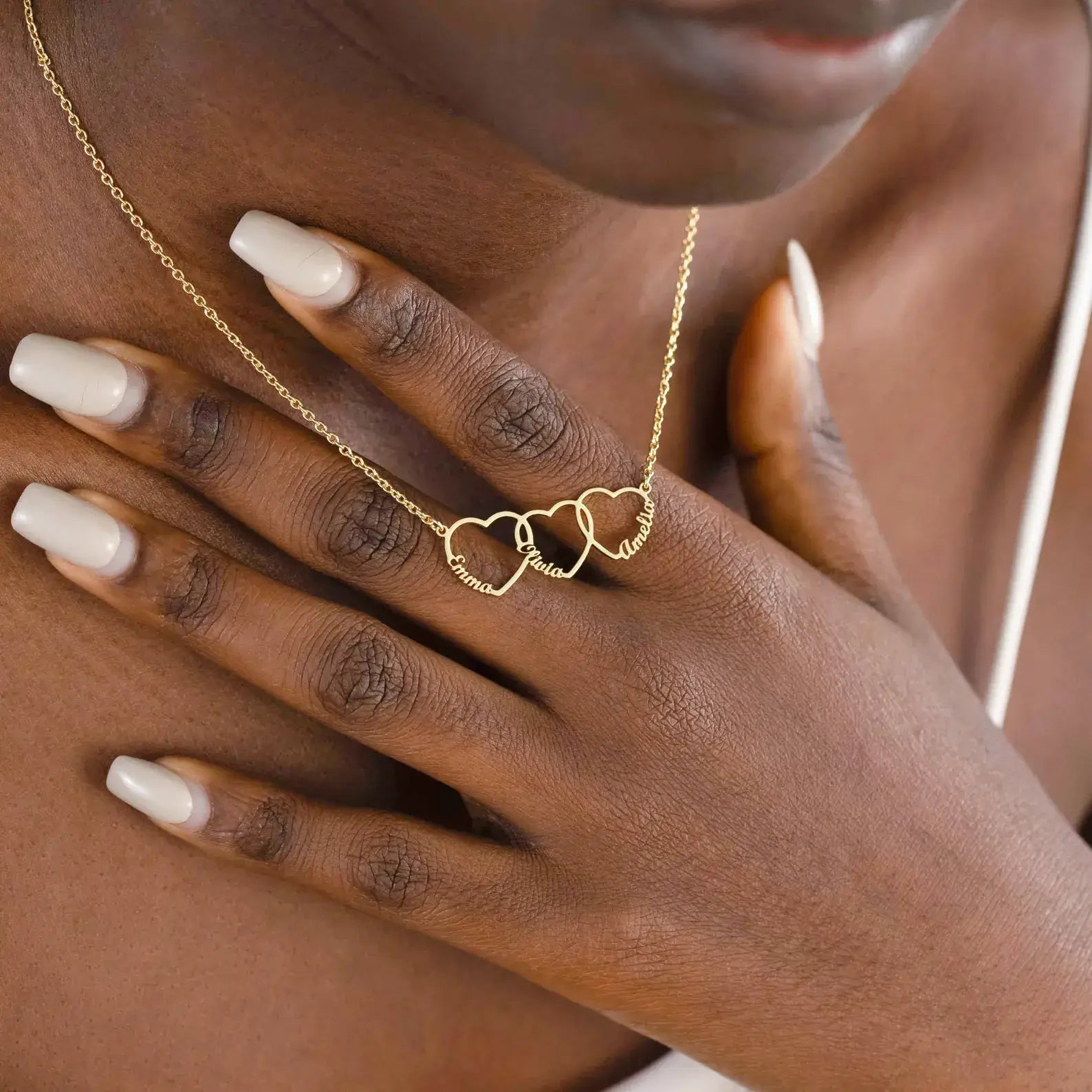 Collar personalizado con un corazón y un nombre