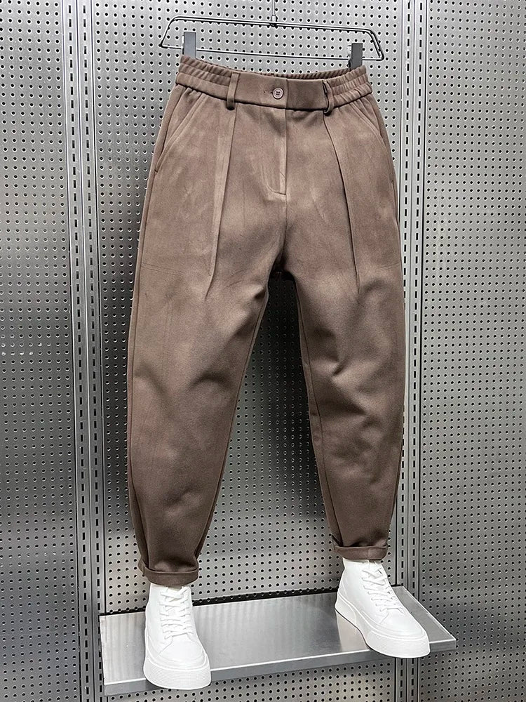 PANTALONES TEXTURIZADOS DE CORTE ENTALLADO