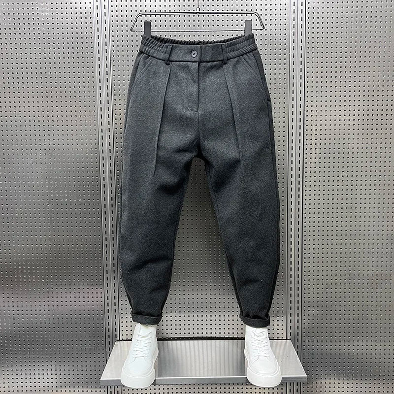 PANTALONES TEXTURIZADOS DE CORTE ENTALLADO