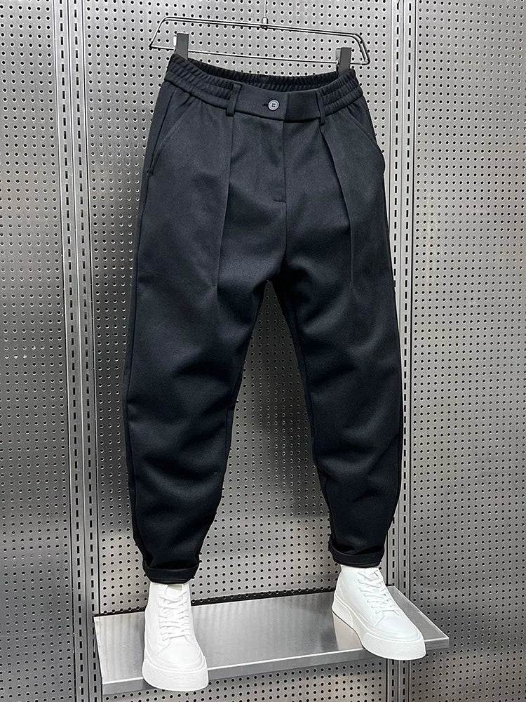 PANTALONES TEXTURIZADOS DE CORTE ENTALLADO