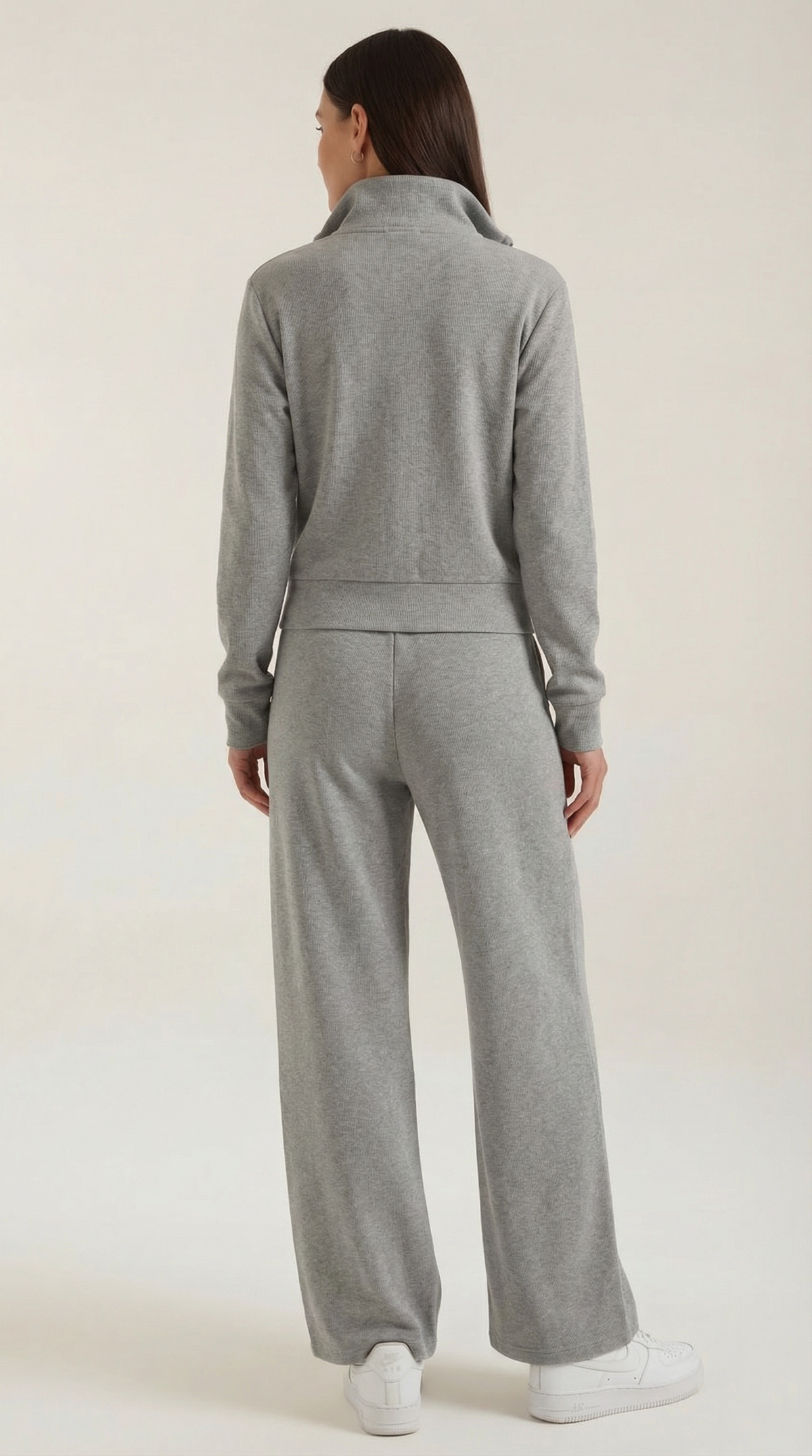 Conjunto cómodo con cremallera y pantalón a juego