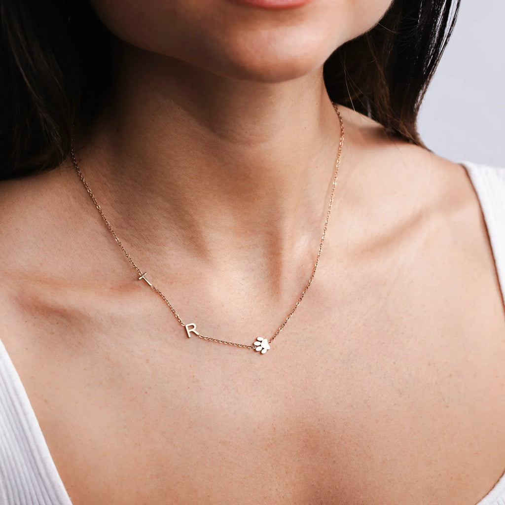 Collar personalizado con iniciales a los lados